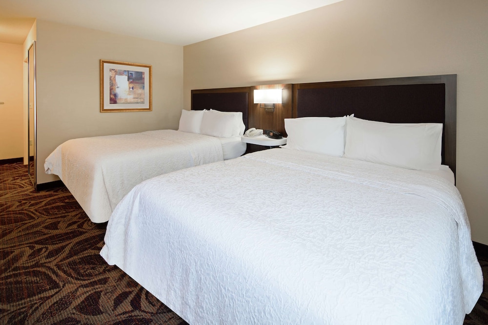 Hampton Inn Suites Bremerton 19/57