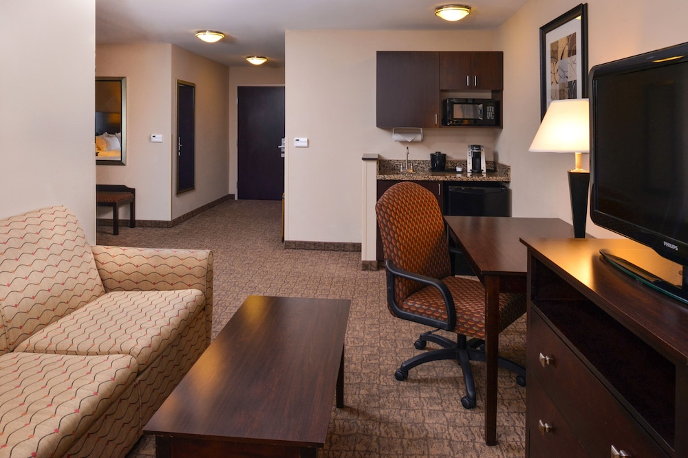 Holiday Inn Express Hotel And Suites Bridgeport 41/50