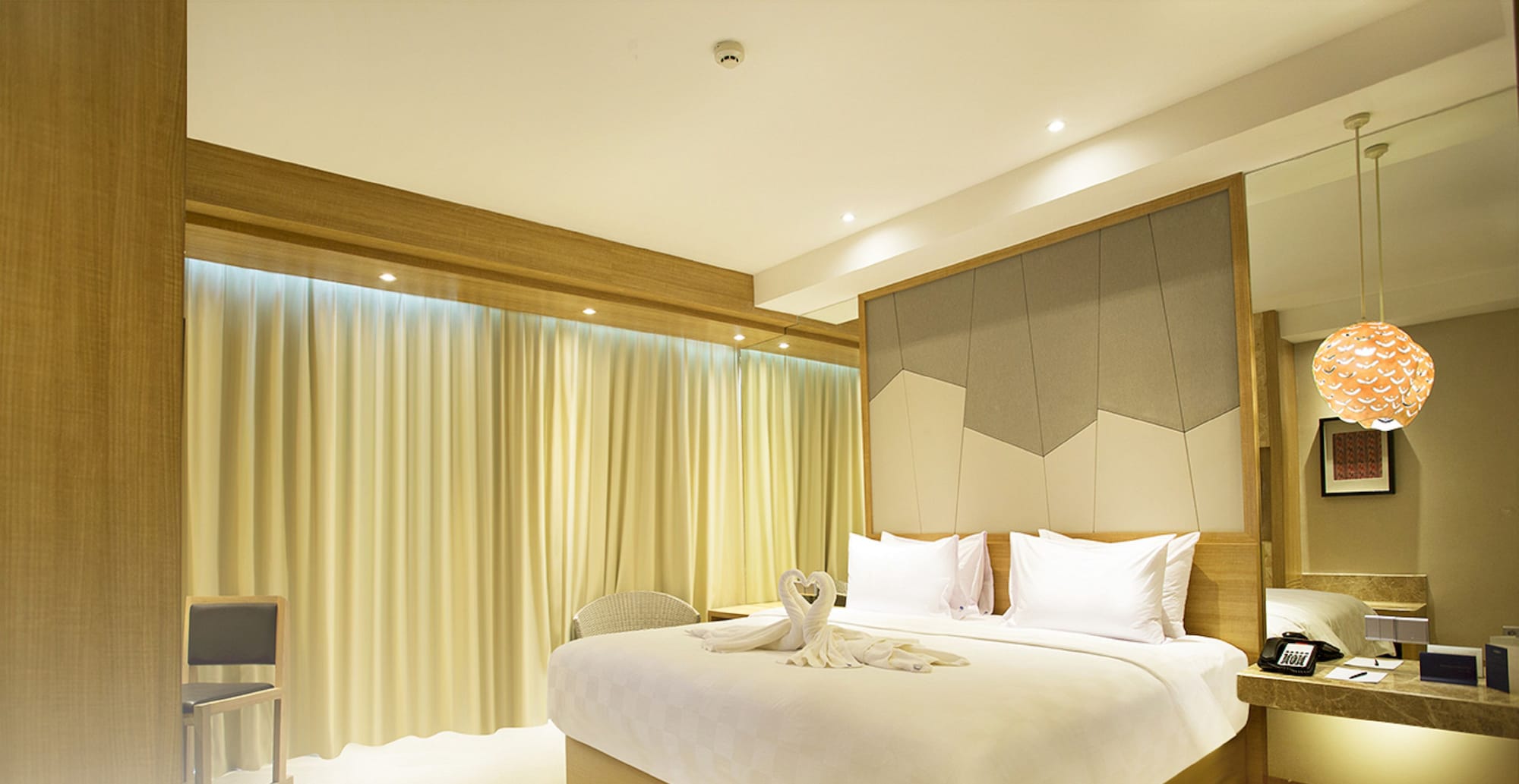 Deluxe, King Bed, City View