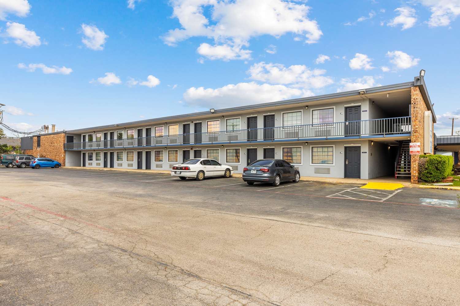 Americas Best Value Inn Ft. Worth Hurst 28/37