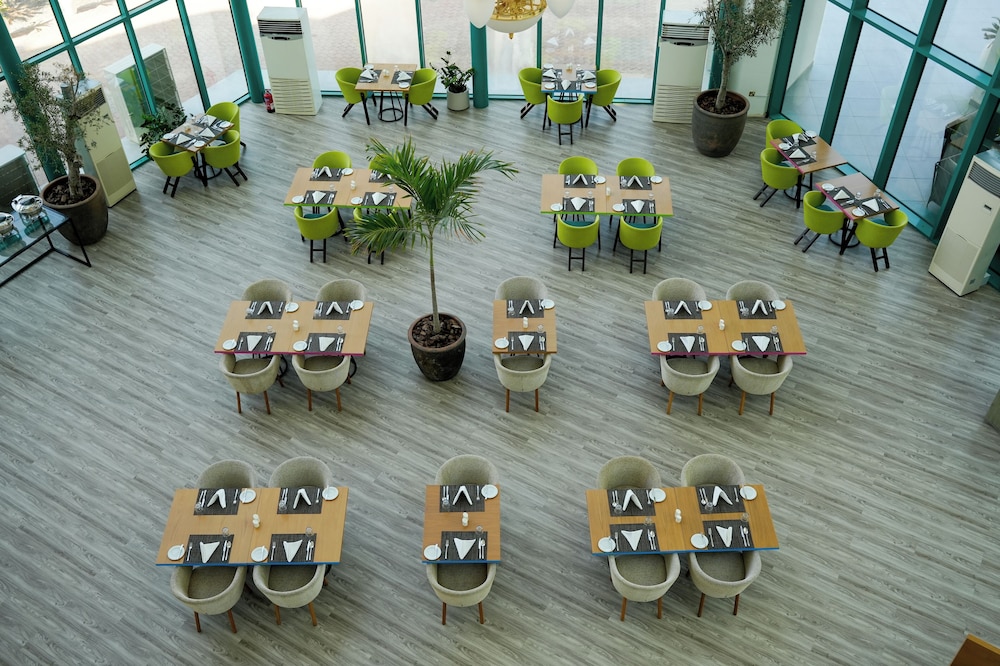Mirfa Hotel 58/69