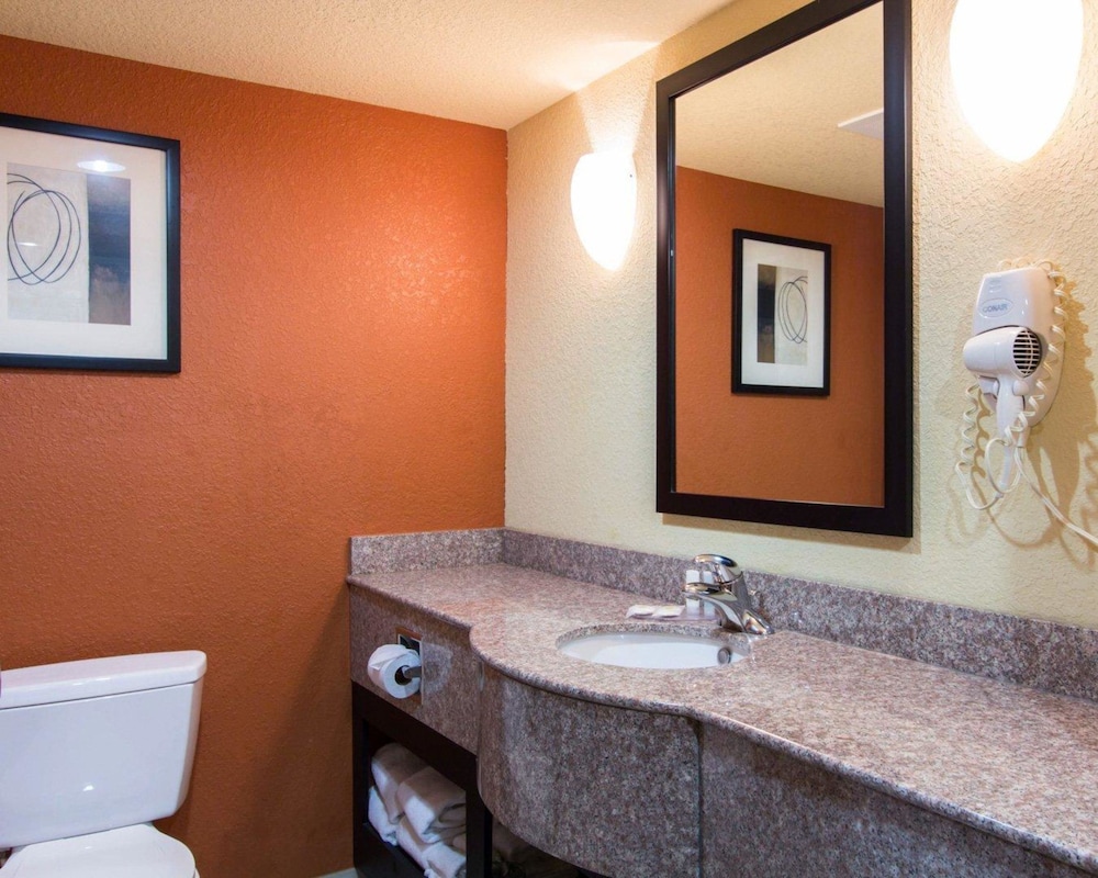 Comfort Inn & Suites Charleston Airport Convention Center 13/41