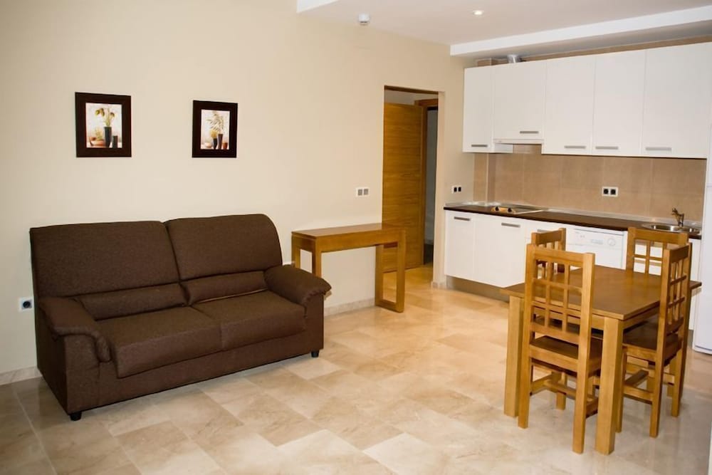 APARTAMENTOS TURISTICOS LA CASTILLEJA 18/30