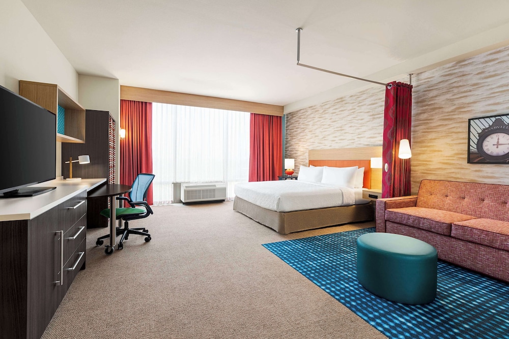STUDIO, SUITE, KING BED