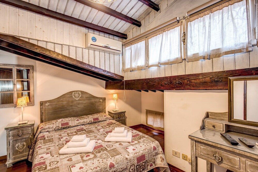 The House In Trastevere 18/48