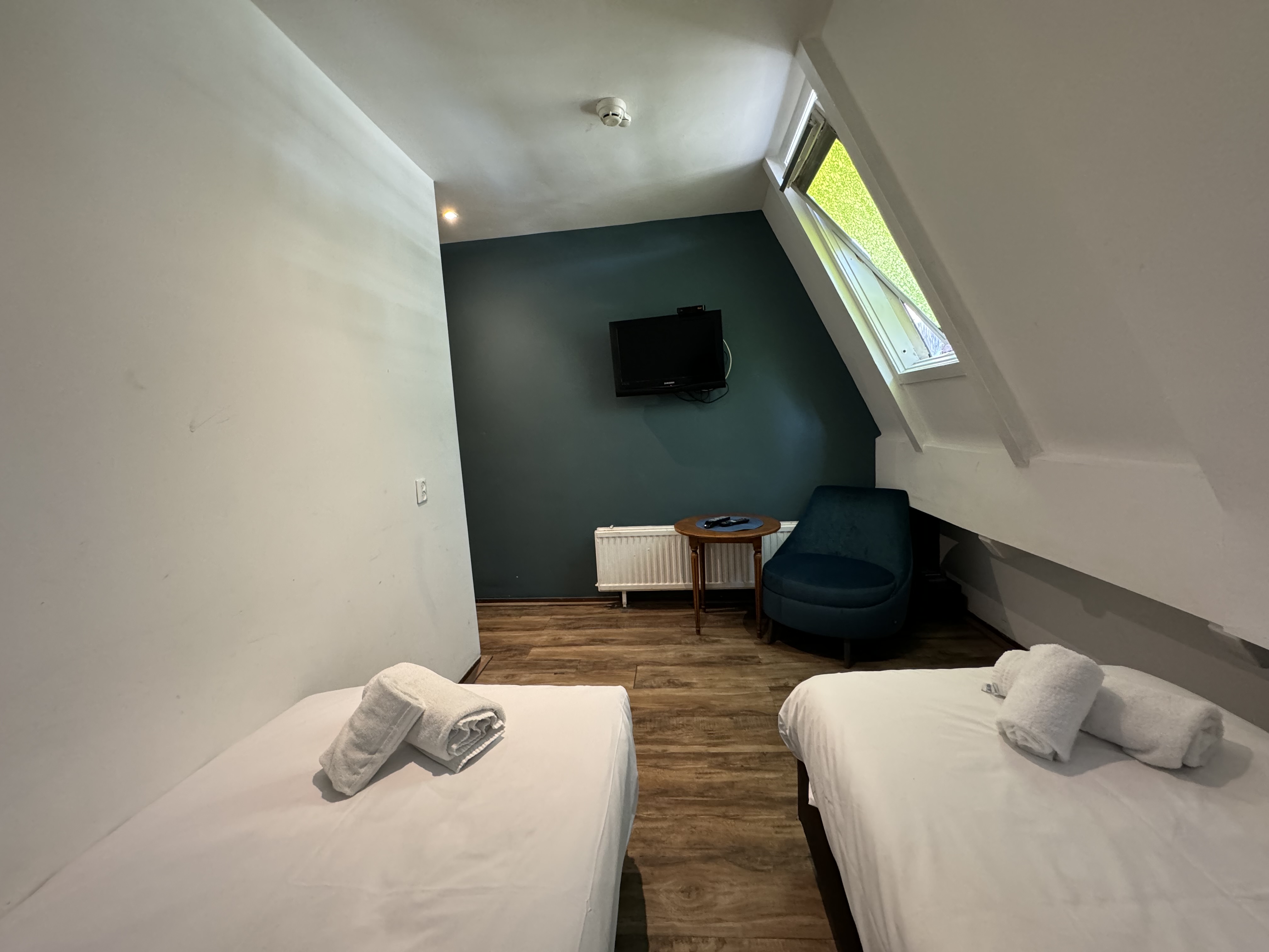Room, Twin Beds, No Air Condition