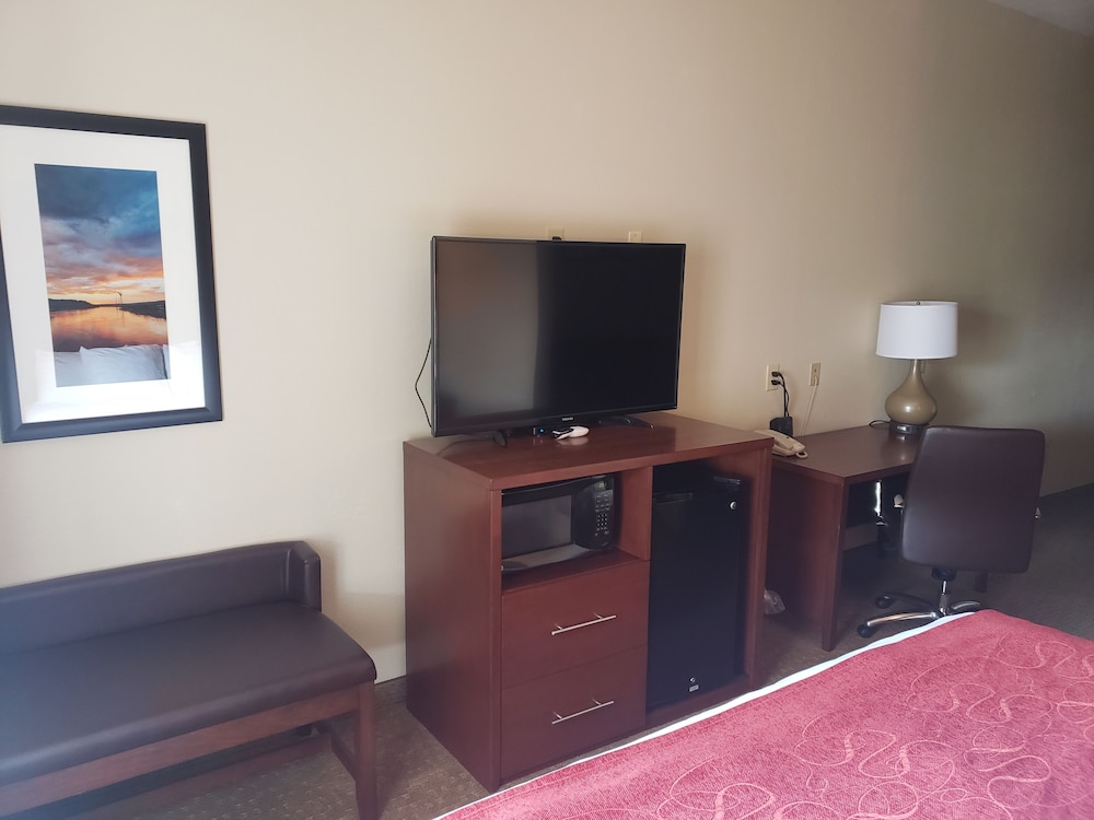 Comfort Suites South Point Huntington 38/43