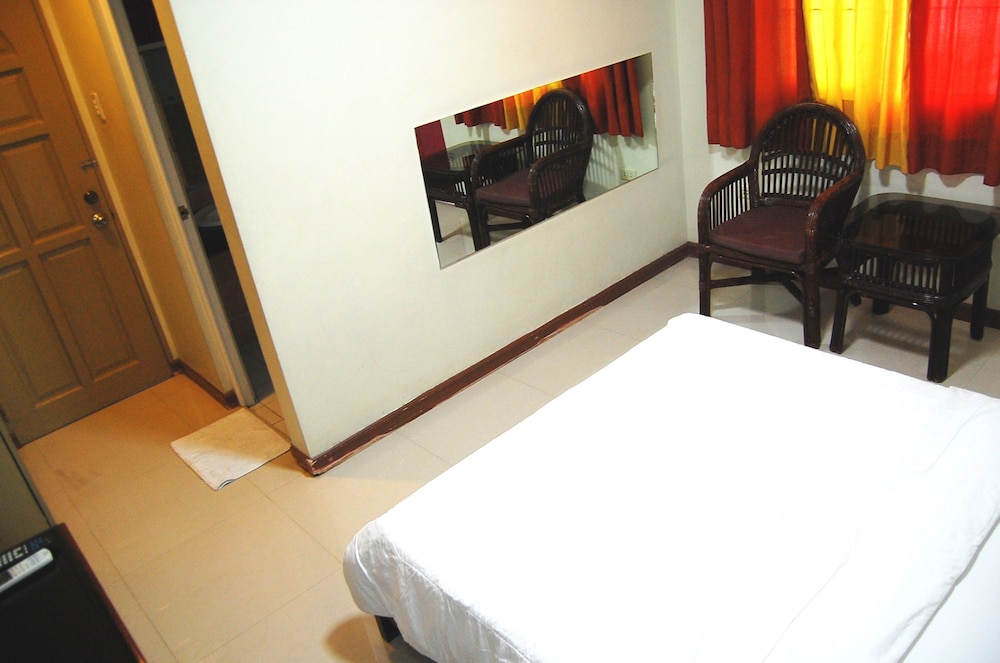 Rumi Apartelle Hotel 11/24