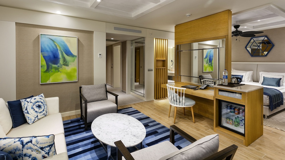 Titanic Luxury Collection Bodrum 57/74