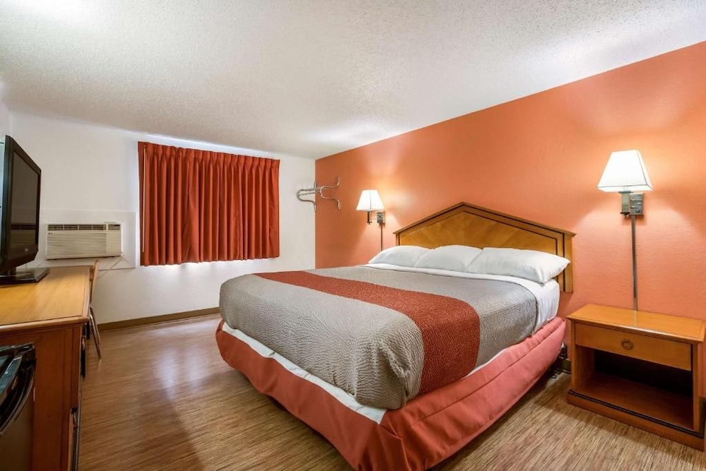 Motel6 Albert Lea, MN 30/59