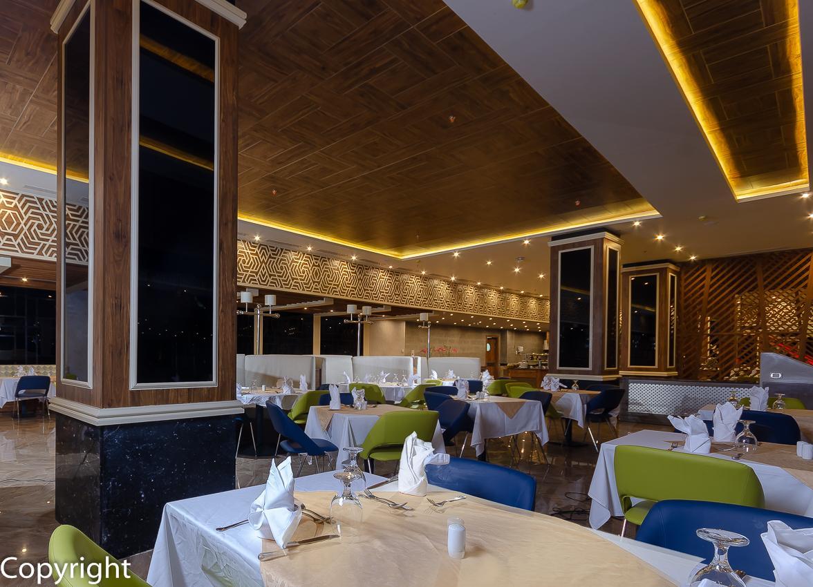Hotel Titanic Royal 47/63