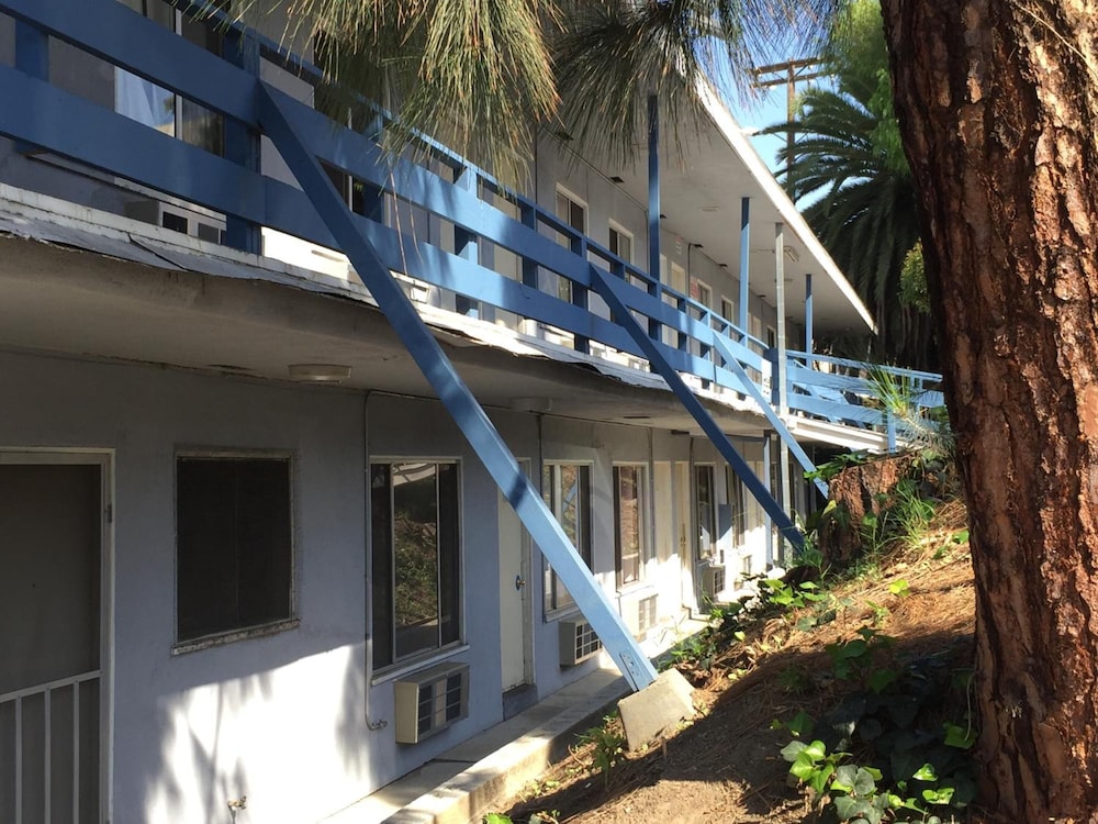 Holiday Lodge 4/57