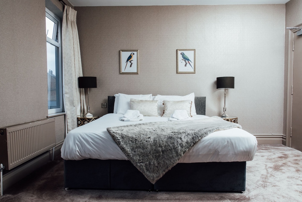 Peaky Blinders Accommodation & Bar 26/50