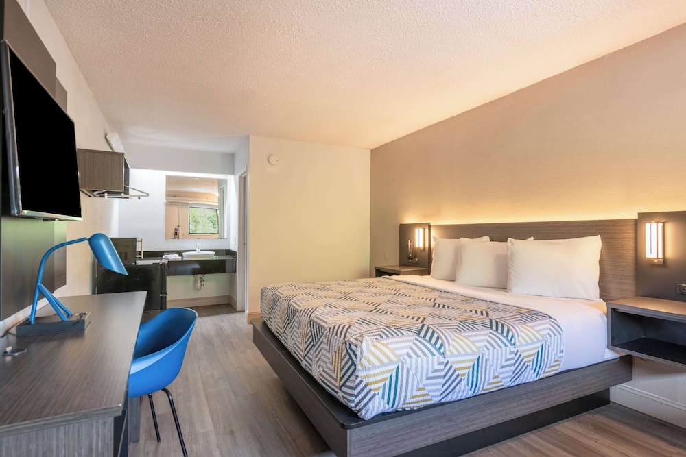 STANDARD, KING BED