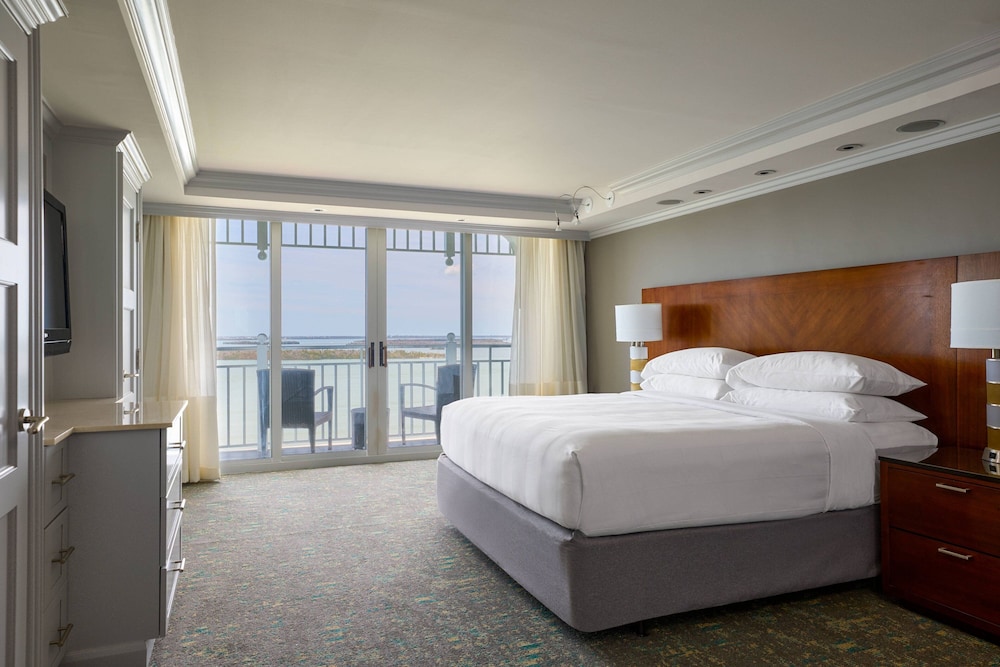 ROOM, KING BED, TOWER VIEW, BALCONY