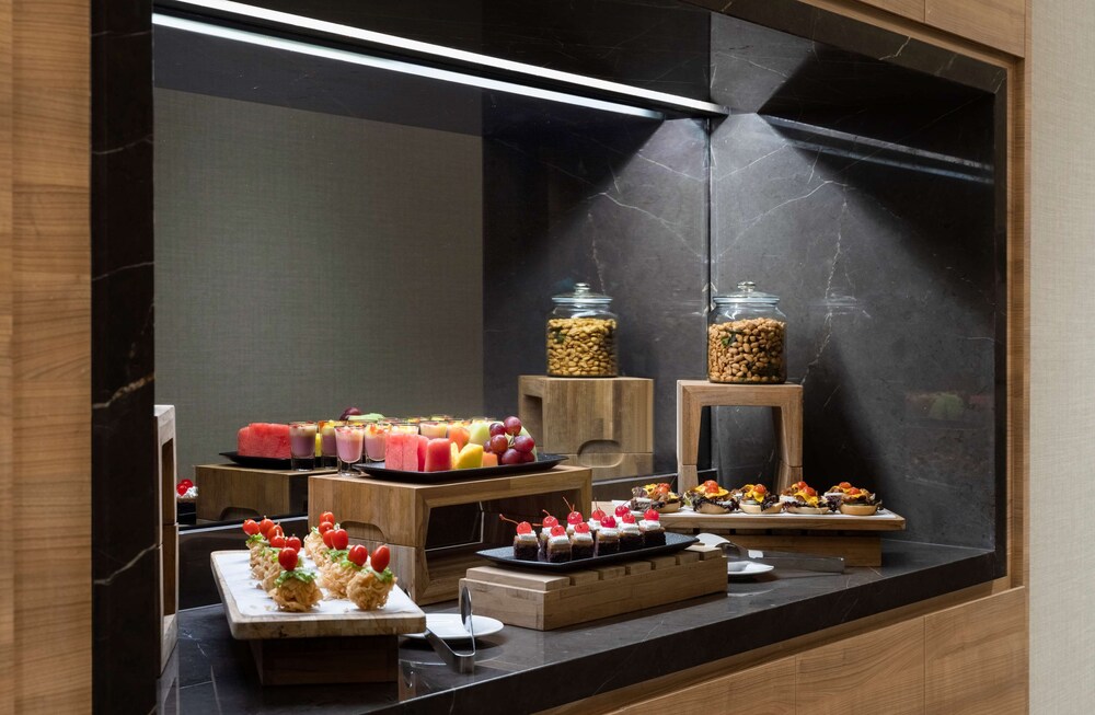 Hilton Garden Inn Jakarta Taman Palem 49/63