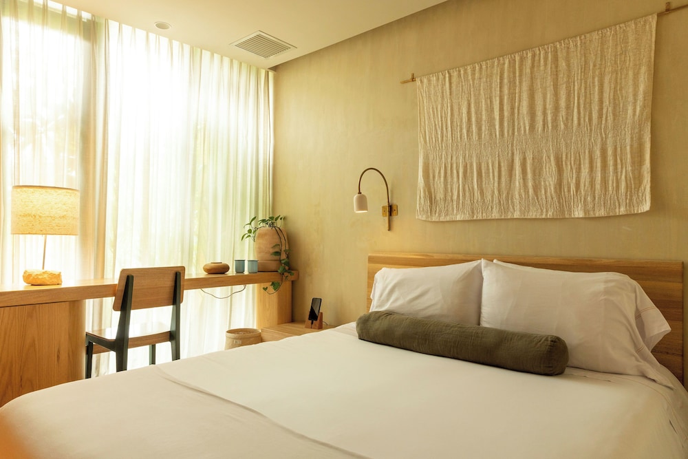 BASIC, QUEEN BED