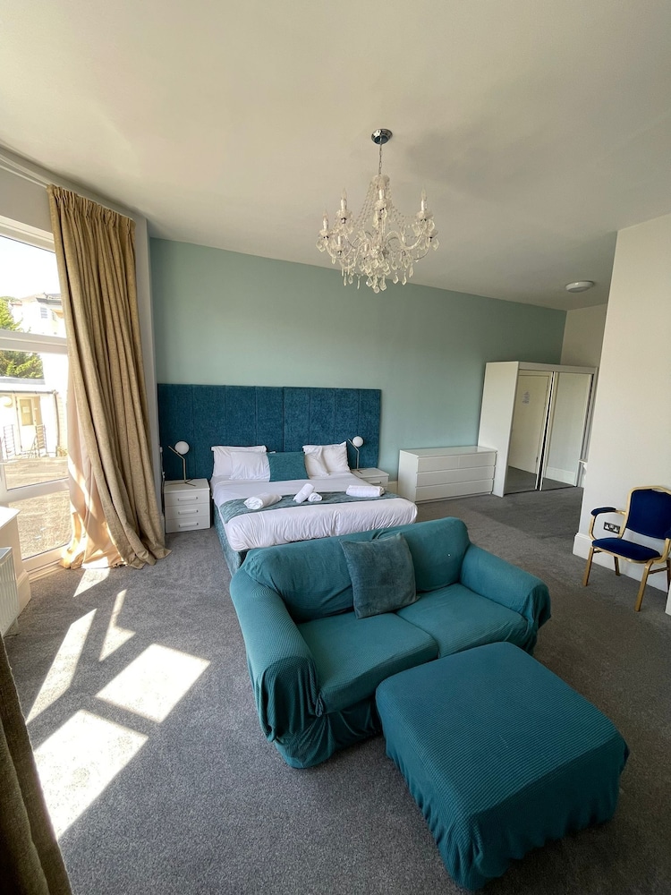 Crofton House Hotel 47/68