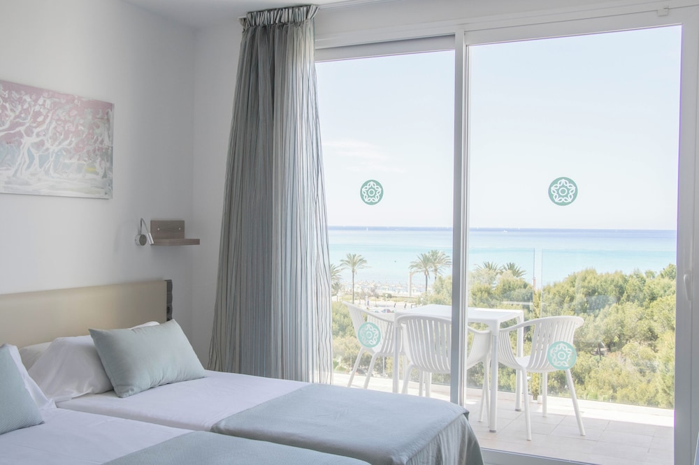 SUPERIOR, PENTHOUSE, TWIN BEDS, SEA VIEW, SOFA