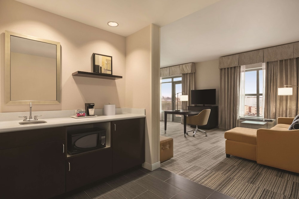 Hampton Inn And Suites Roanoke-Downtown 11/75