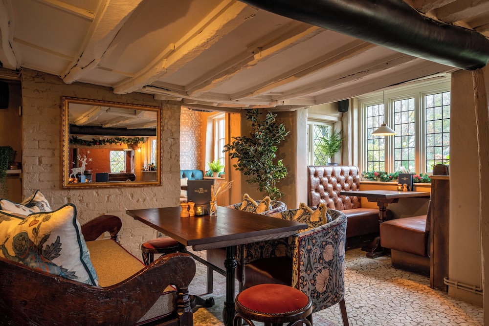 The Old House Inn 24/50