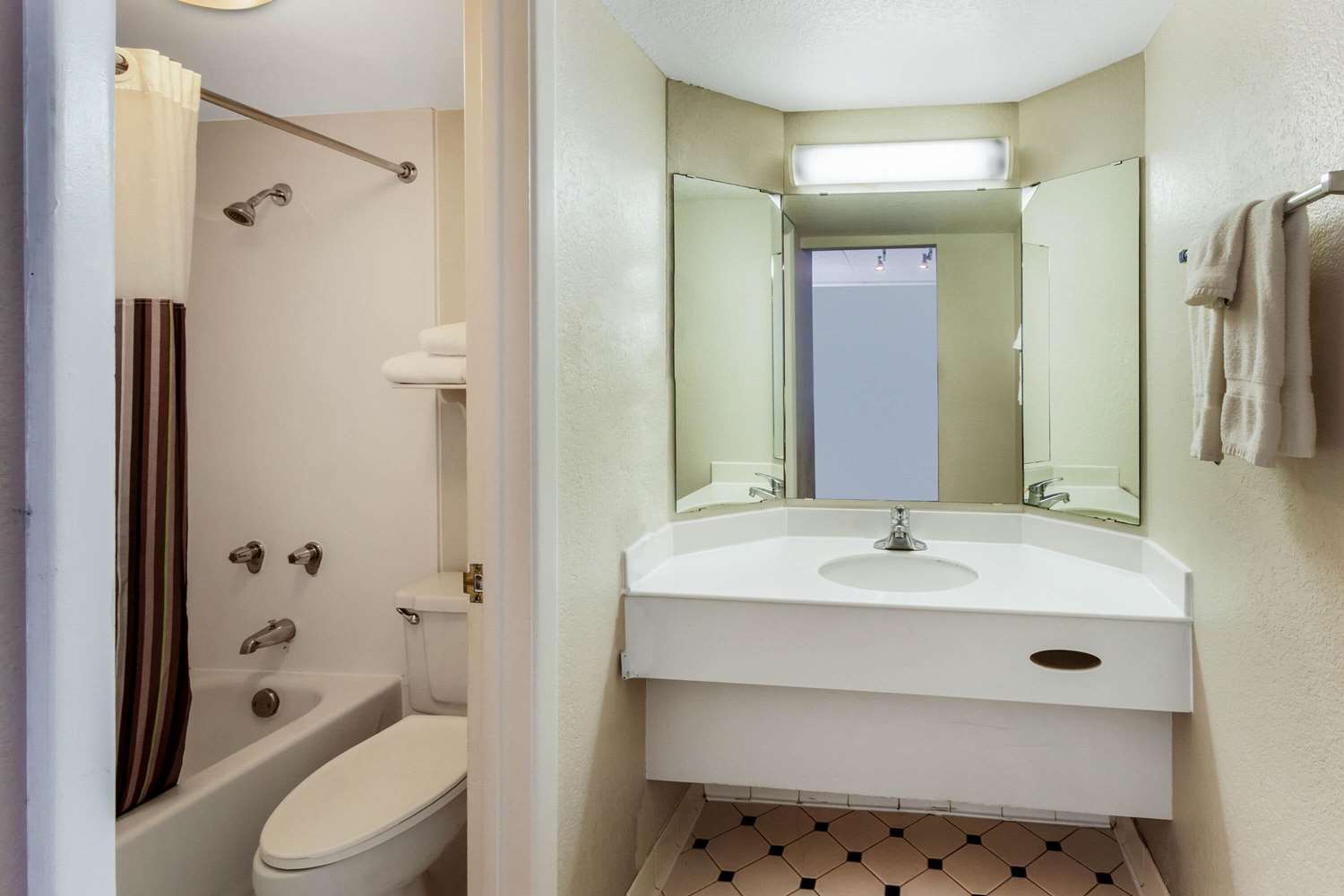 La Quinta Inn by Wyndham Albuquerque Northeast 33/33