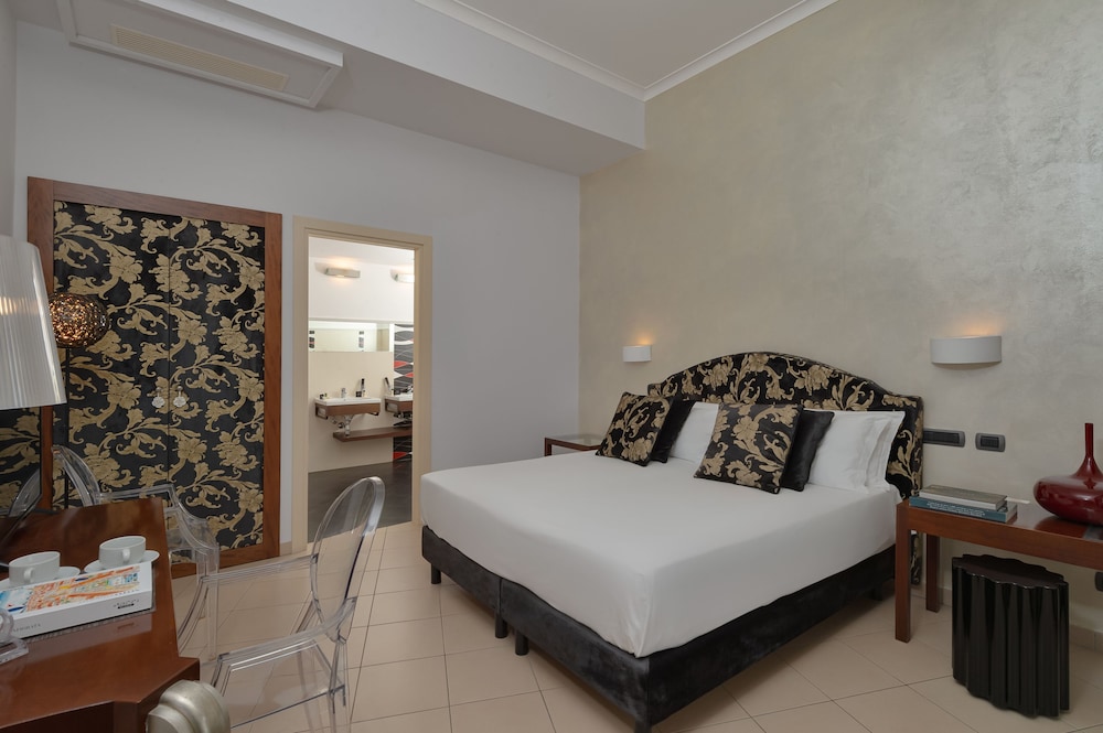 1 Bedroom, Presidential, Suite, King Bed, 2 Bathrooms, Sofa, Balcony, Ground Floor