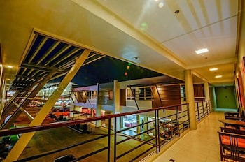 Holiday Suites Hotel Amp Resort 44/50