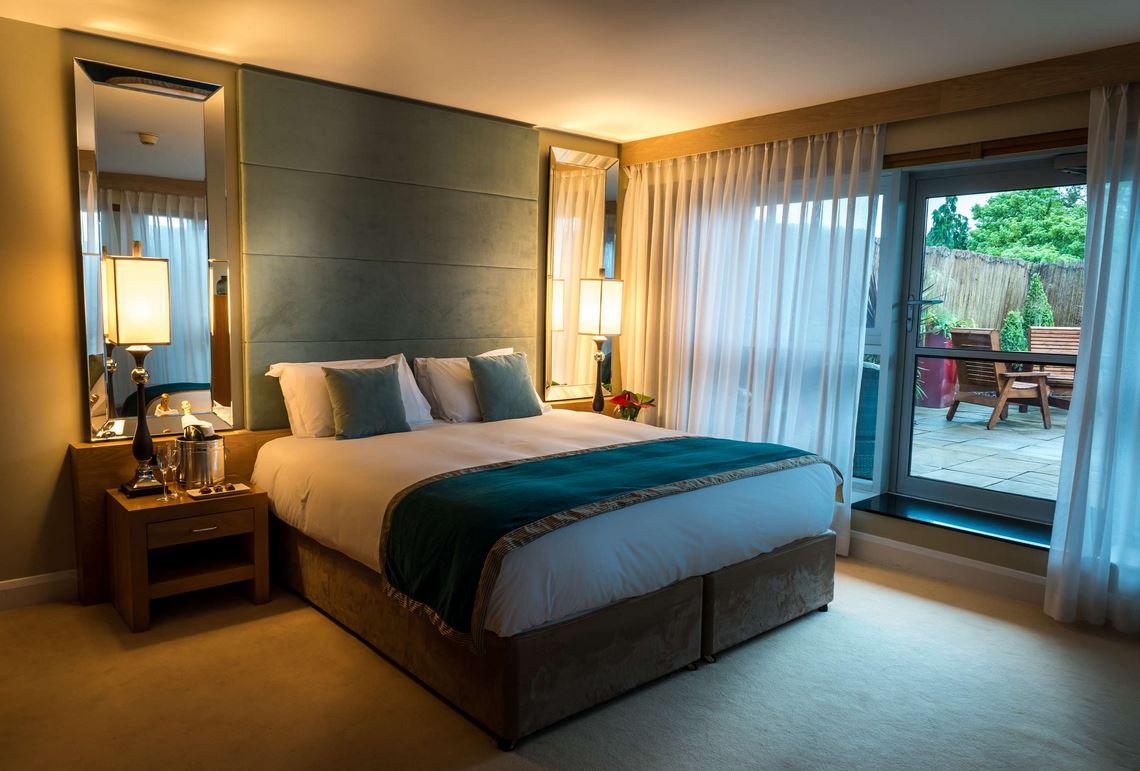 Suite, Balcony