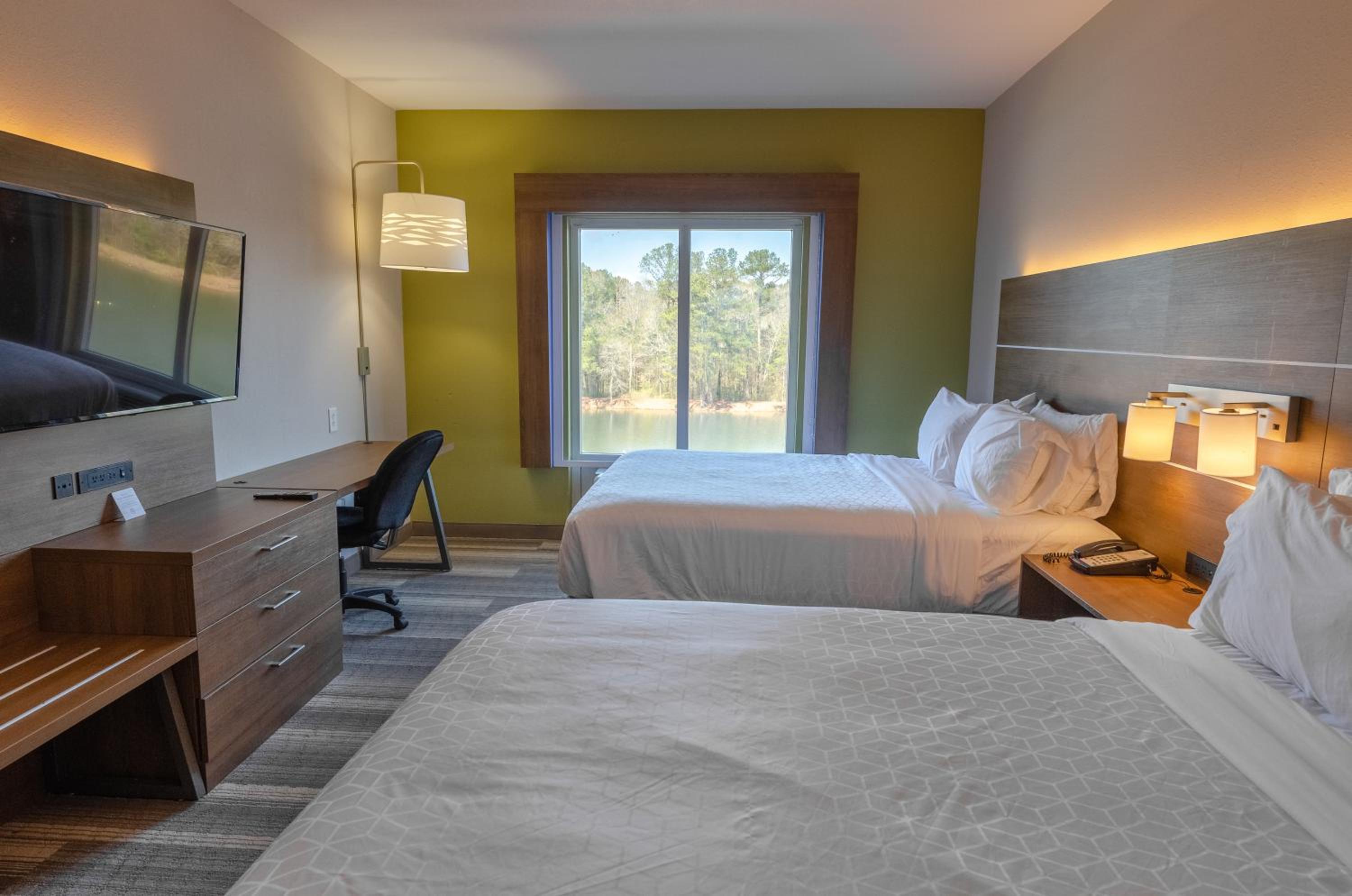 STANDARD, 2 QUEEN BEDS
