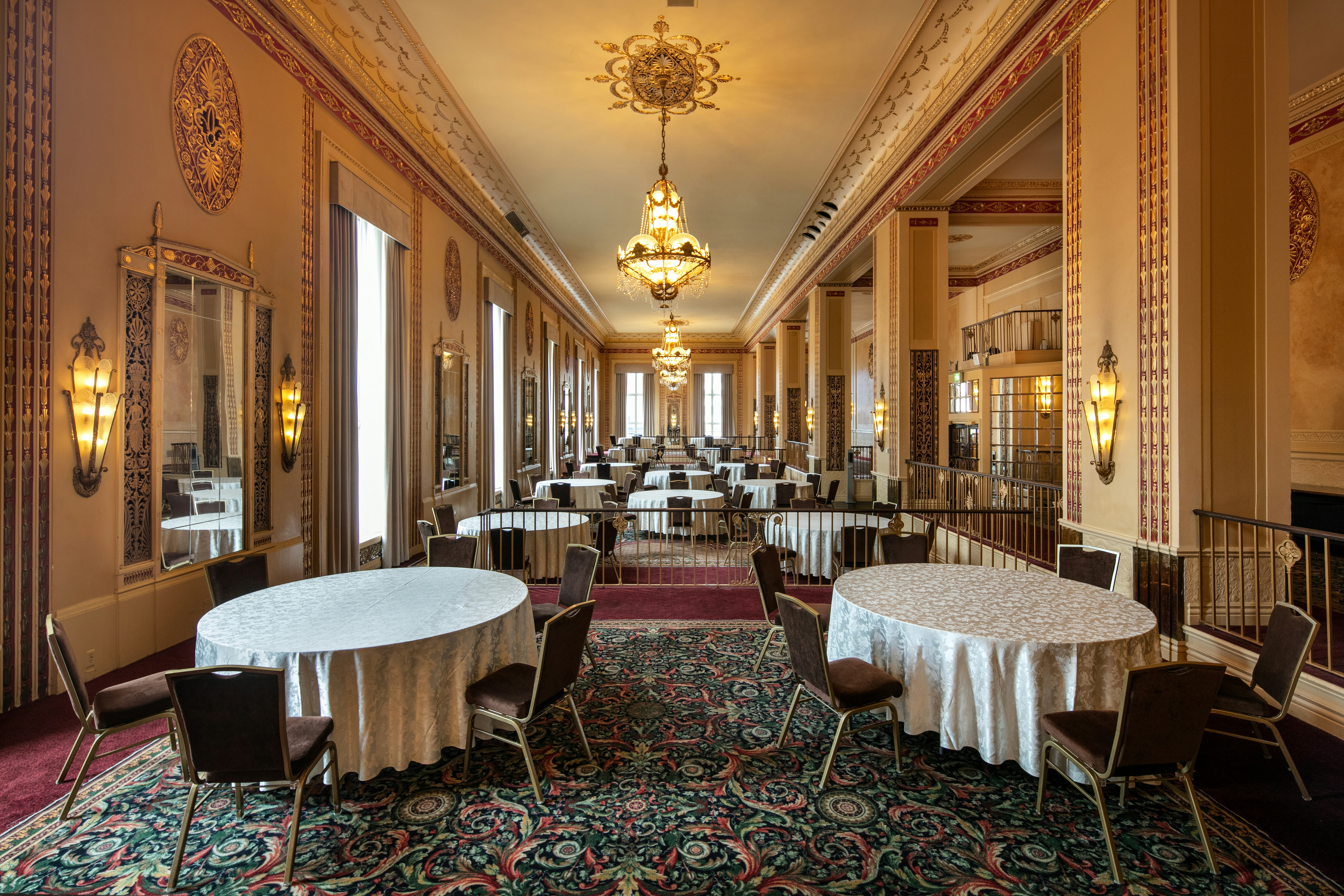Hilton Milwaukee 48/83