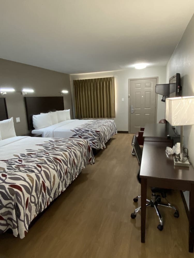 Red Roof Inn & Suites Denton 29/30