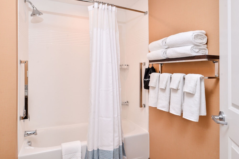 جناح بسرير كوين بغرفة نوم واحدة مع أريكة، Towneplace Suites By Marriott Charleston-West Ashley 3/3