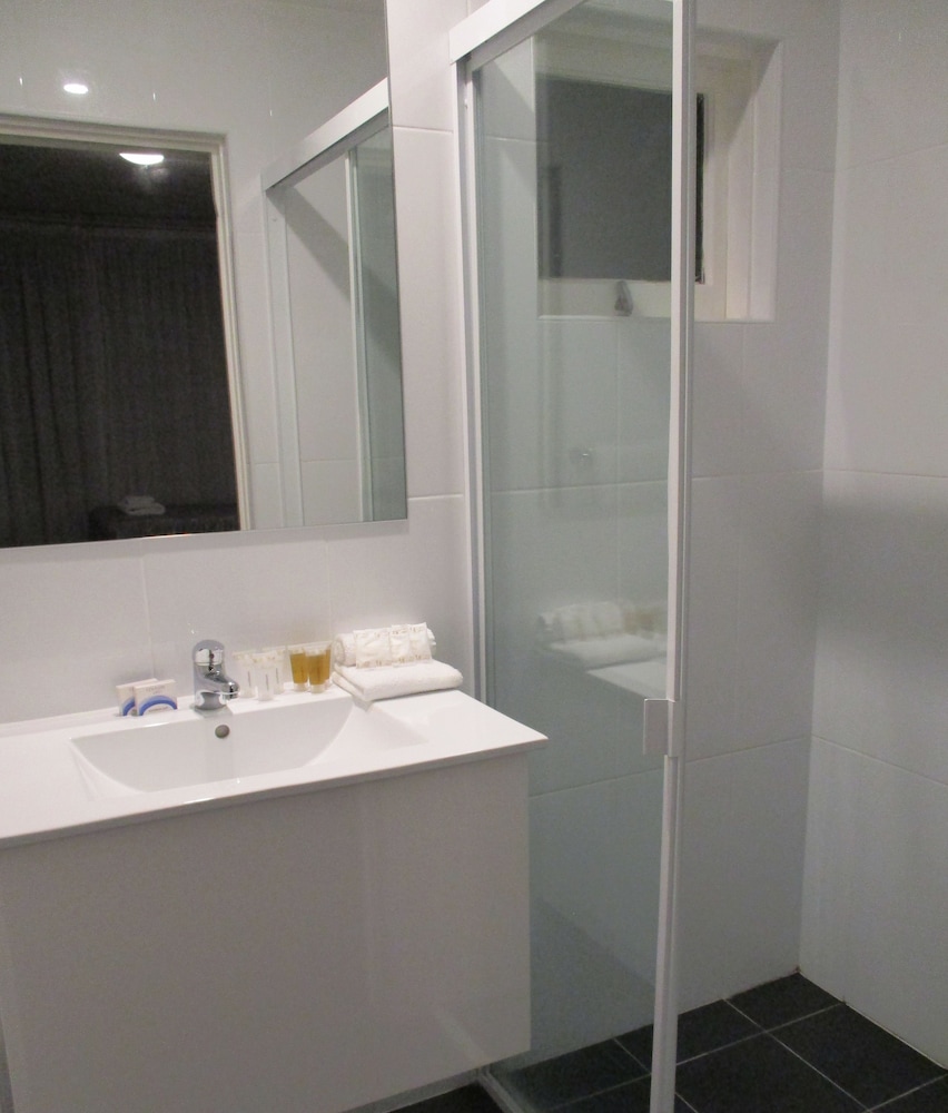 CRONULLA MOTOR INN 44/45