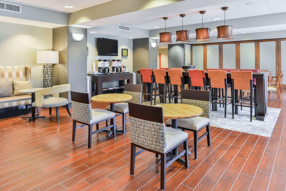 Hampton Inn Gonzales 46/56