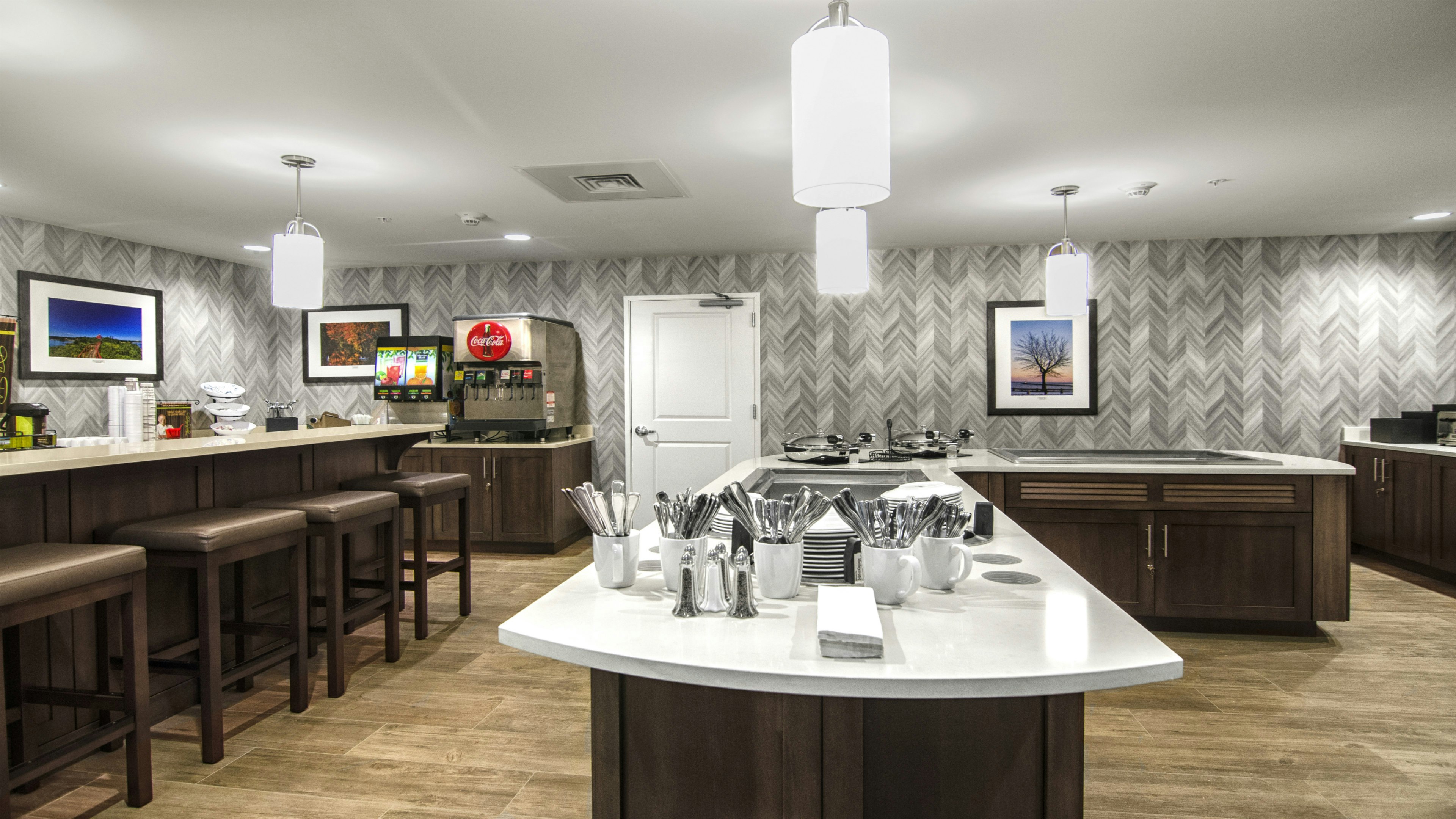 STAYBRIDGE SUITES MARQUETTE 54/82