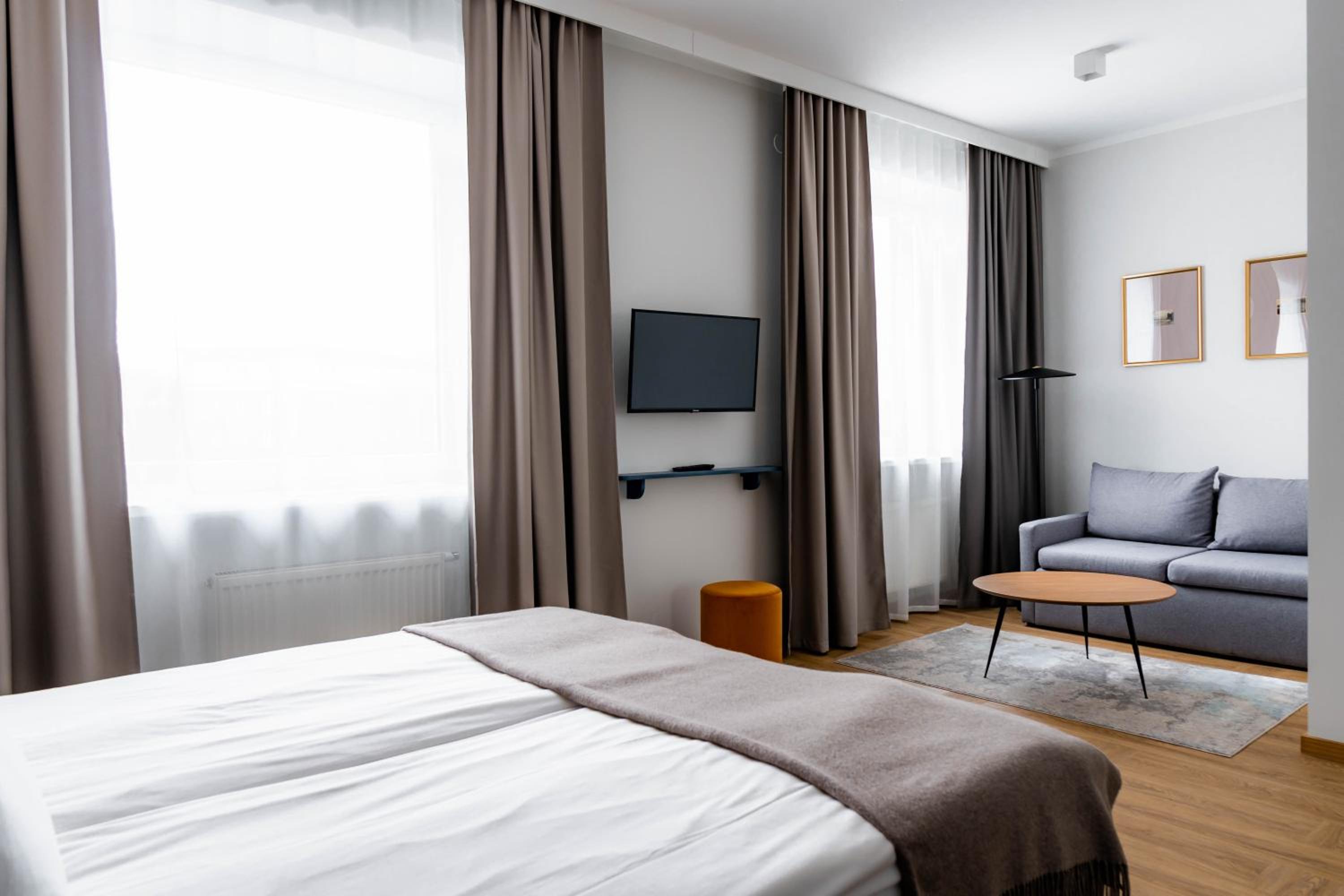 Narva Hotel 8/27