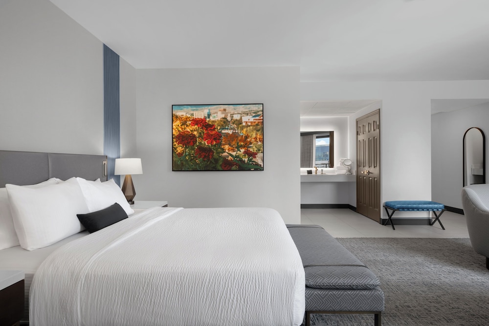 Latitude, Suite, King Bed