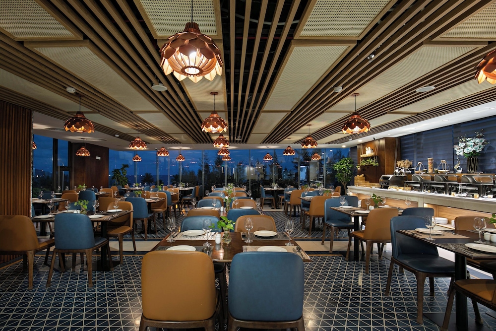 Mangata Beachfront Hotel 32/46