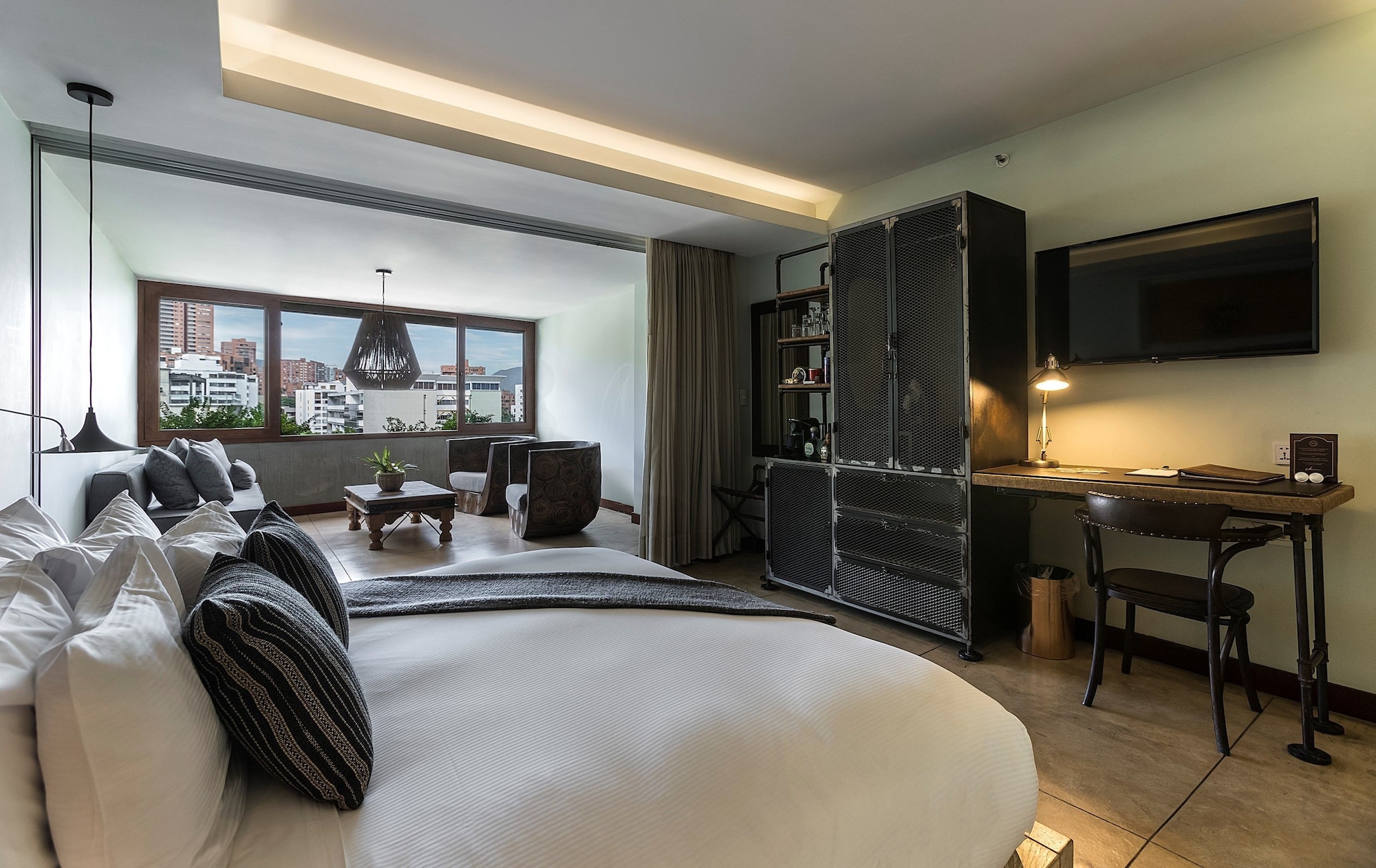 STANDARD, KING BED