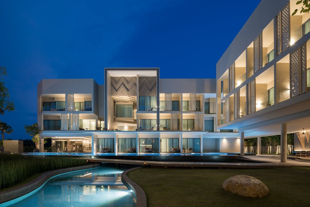 The Signature Hotel Airport 5/50