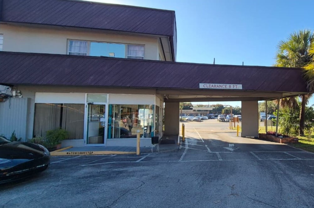 Arrow Motel by OYO Near Downtown 37/49
