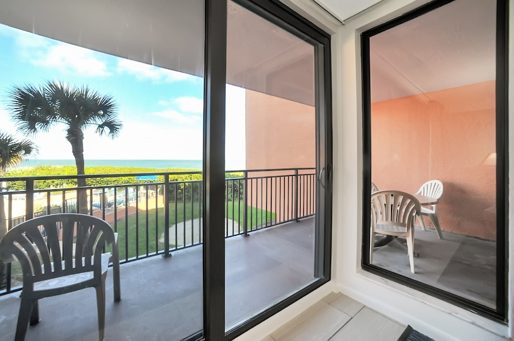 Oceanique Resort by Capital Vacations 3/48