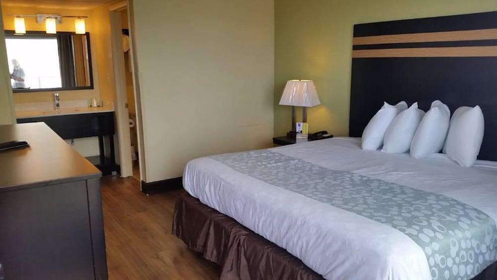 Blu Atlantic Oceanfront Hotel Suites 18/59