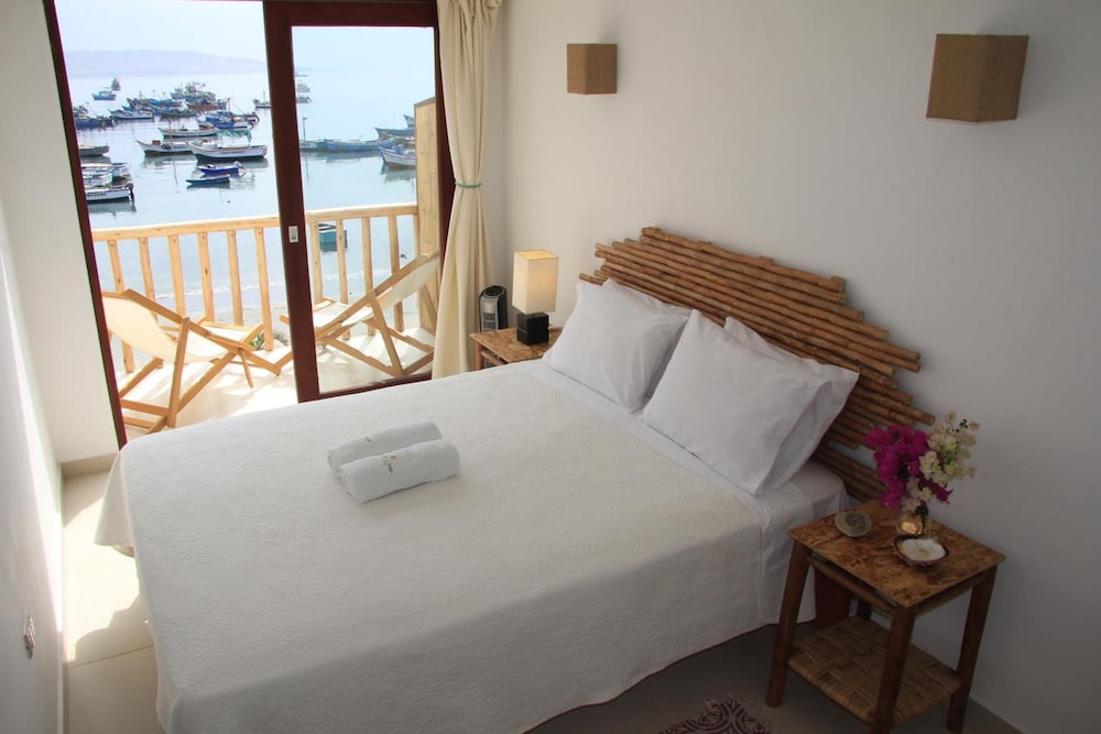 BAMBOO LODGE PARACAS 20/52