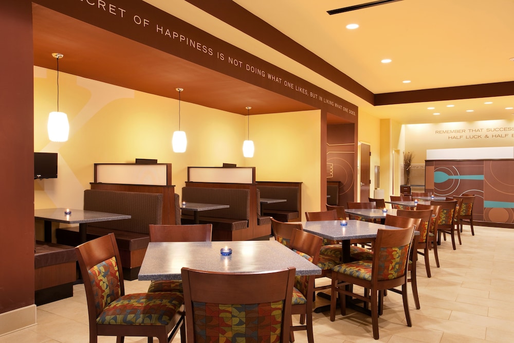 Holiday Inn St. Louis Fairview Heights 58/72