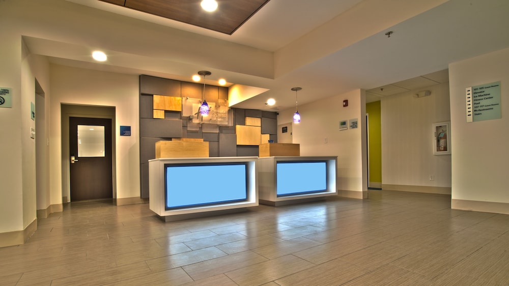 Holiday Inn Express Suites Evansville North 7/31