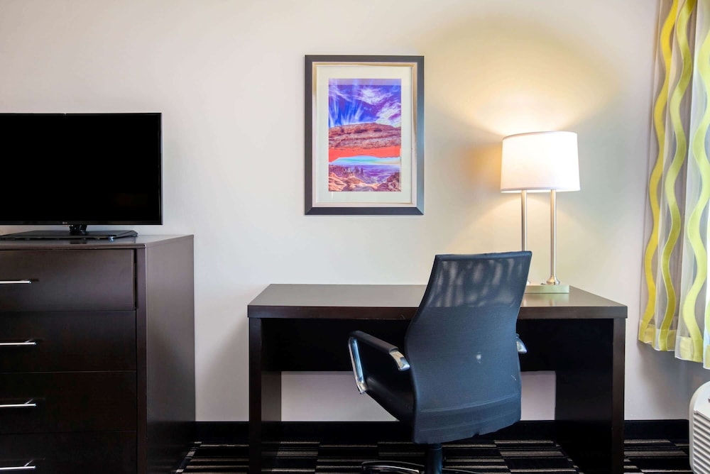 La Quinta Inn & Suites By Wyndham Cedar City 22/25