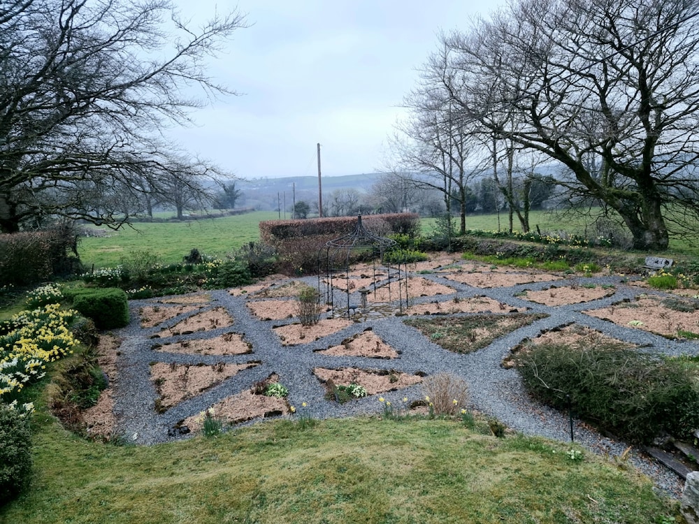 Collaven Manor Hotel 72/78