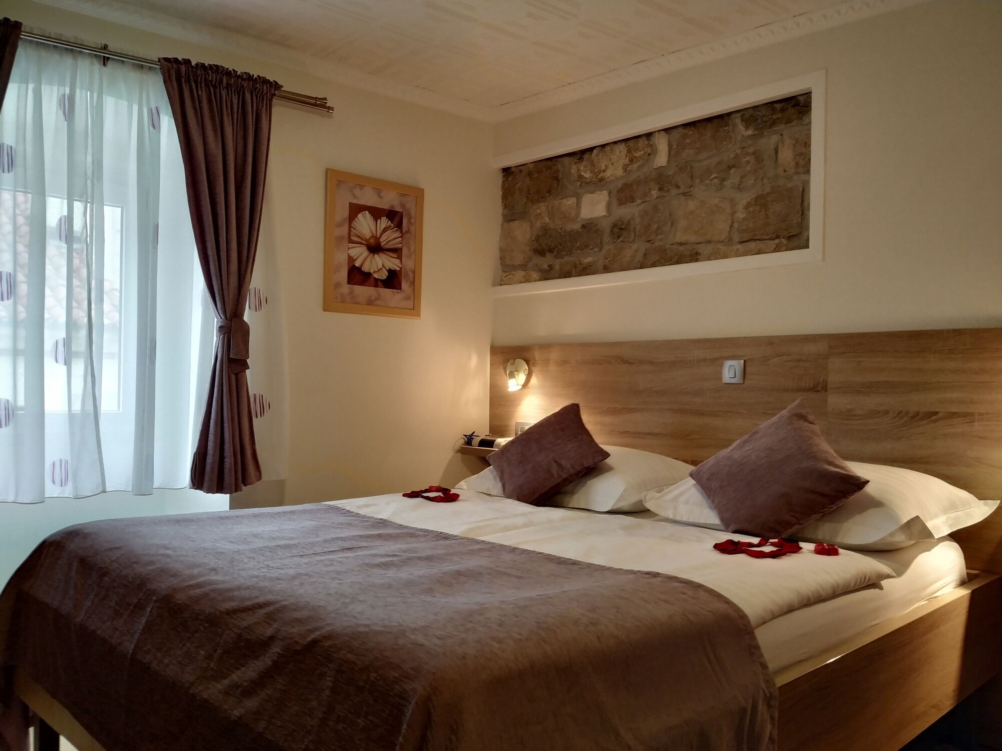 ROOM, DOUBLE OR TWIN BED, CITY VIEW